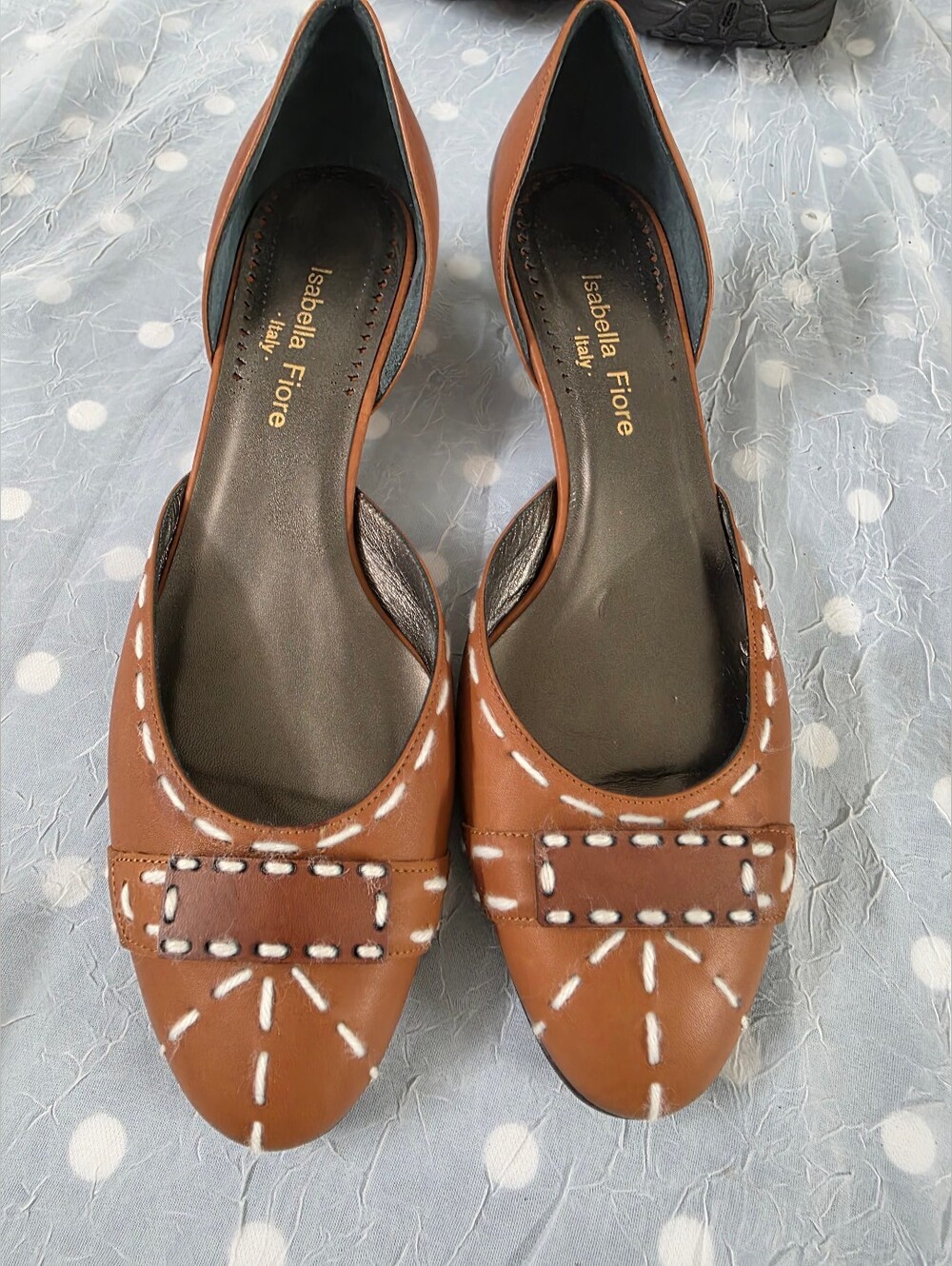 Isabella Fiore Tan Women's Heels with White Stitching Size 10M